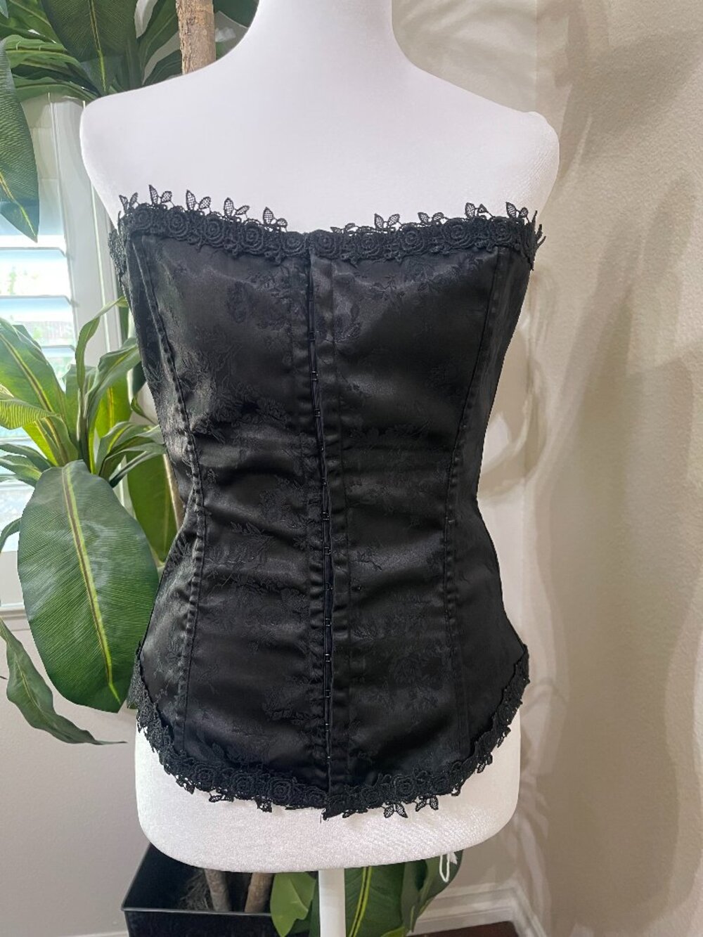 Frederick's of Hollywood Y2K Corset Size 38 Black Floral Brocade Lace Up Bustier